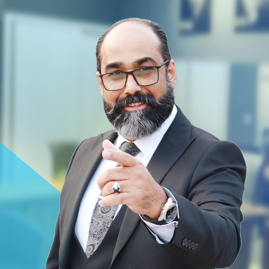 دکتر کیانوش سیاح